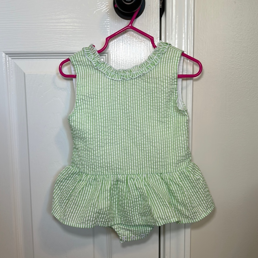Green and white seersucker romper size 12-18 months. Excellent condition.